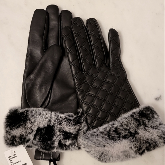 SOLD | ✨️NWT✨️ Rabbit fur trimmed lamb leather gloves - Picture 1 of 4